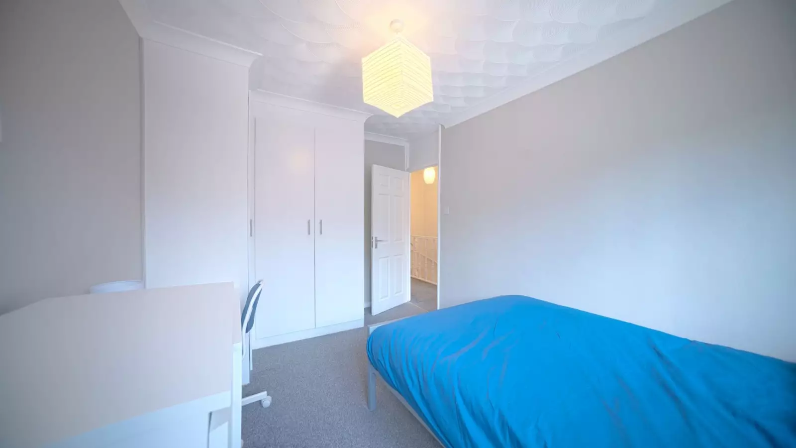 Flat Smythe Street in Greater London