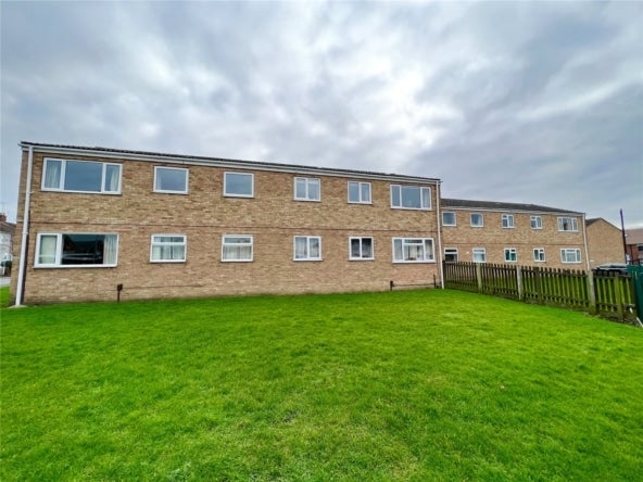 Flat Dores Court in Stratton St. Margaret