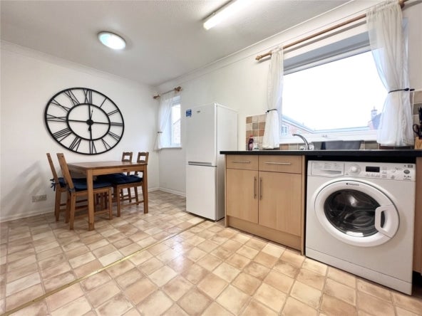 Flat Dores Court in Stratton St. Margaret