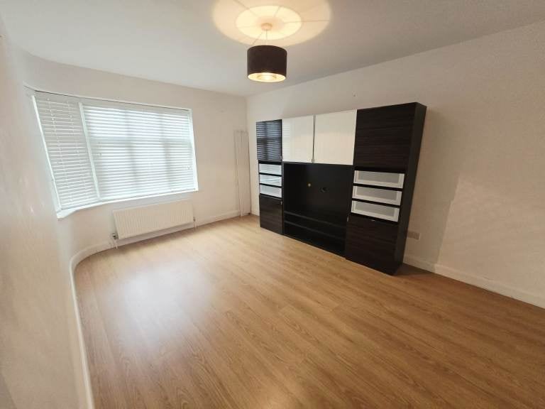 Flat Durlston Road in Greater London