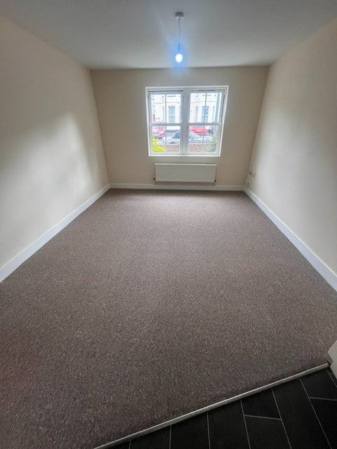 Flat Hengist Road in Bournemouth
