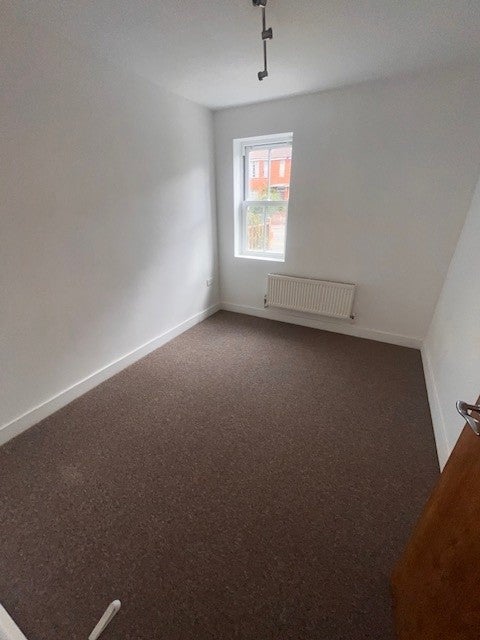 Flat Hengist Road in Bournemouth