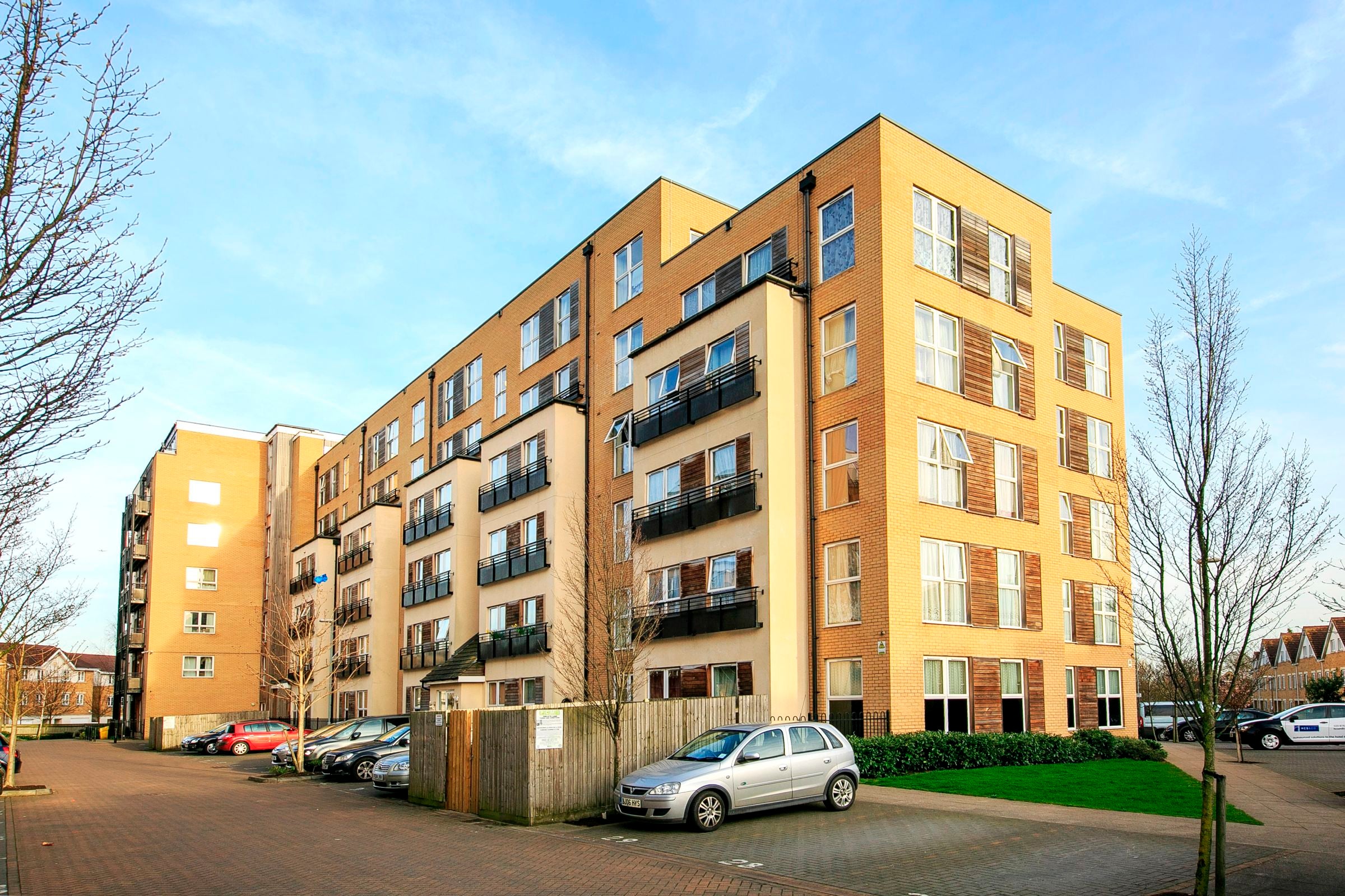 Flat Lanadron Close in Greater London