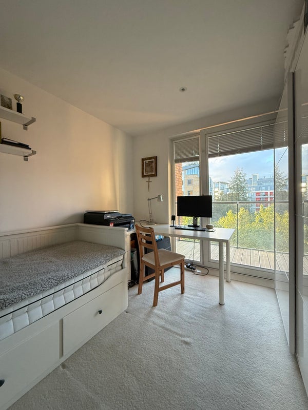 Room Plough Way in Greater London