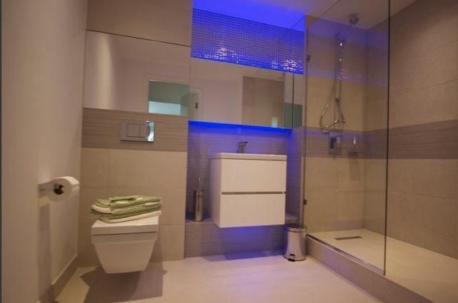Room Plough Way in Greater London