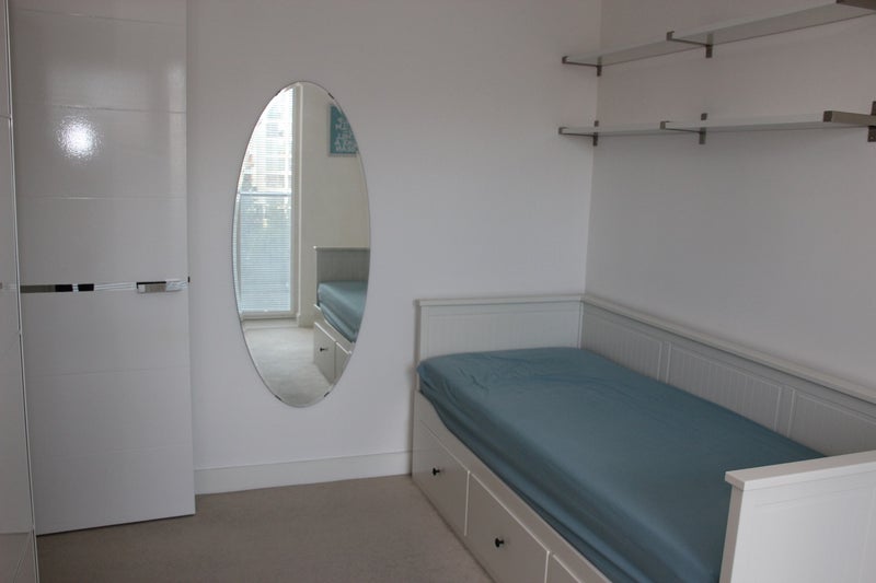 Room Plough Way in Greater London