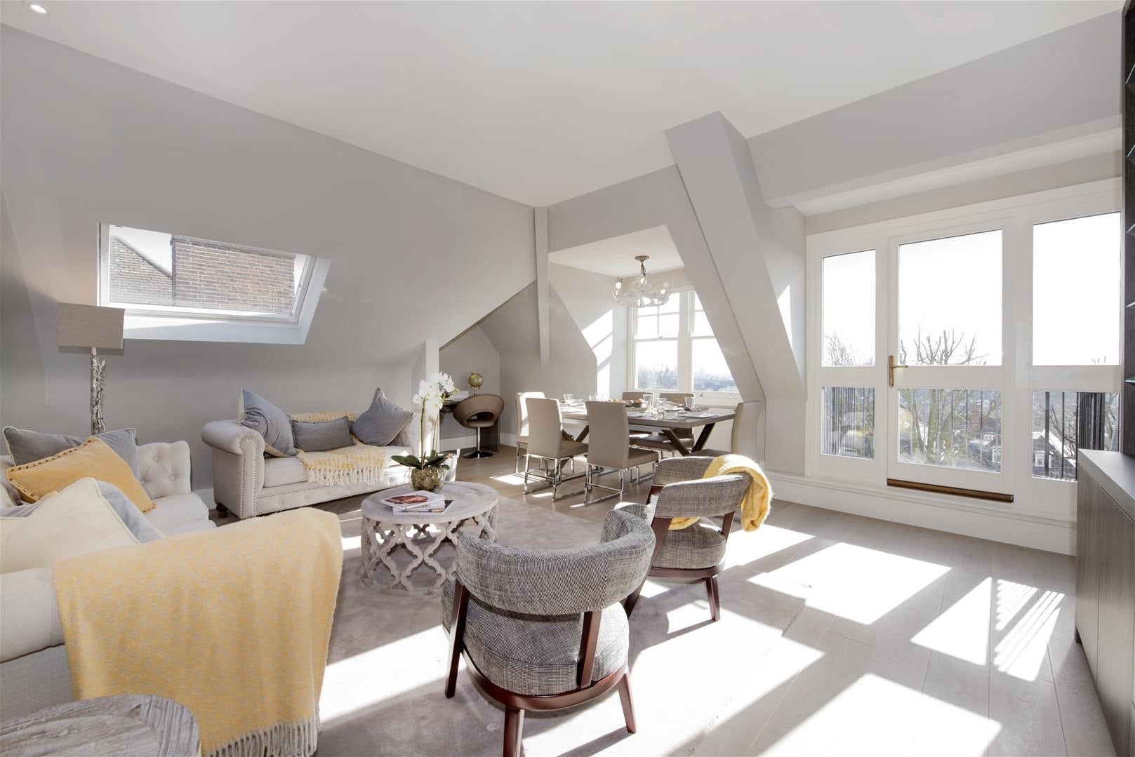 Flat Lyndhurst Road in Greater London