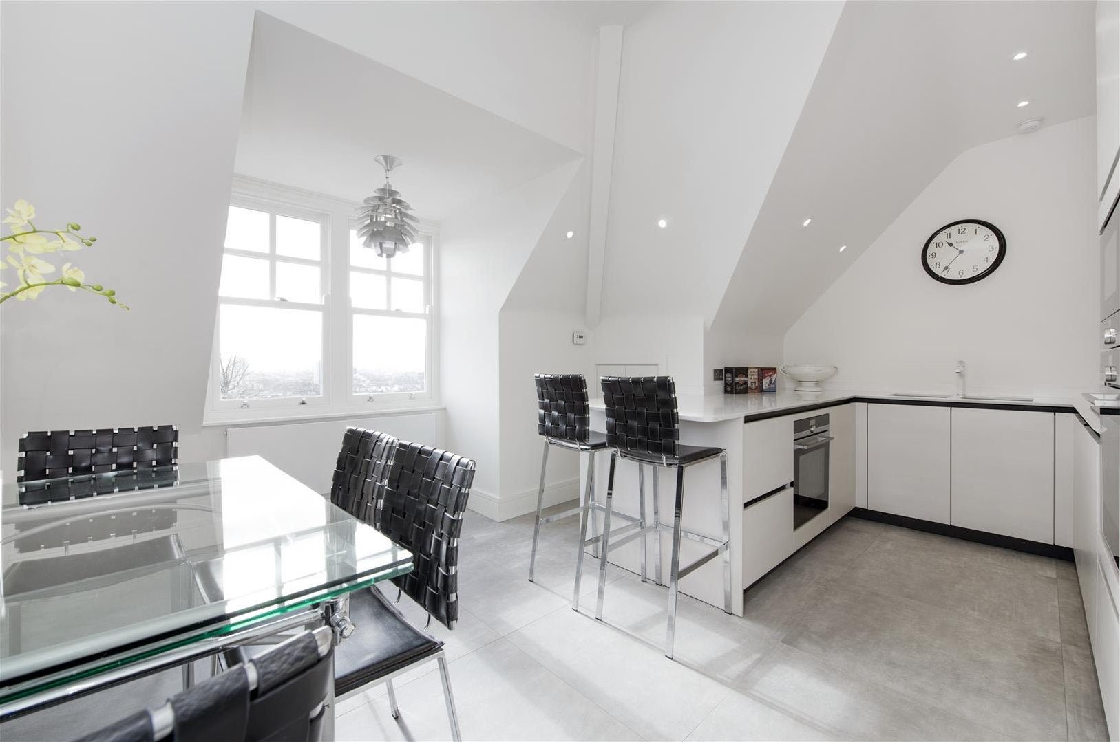 Flat Lyndhurst Road in Greater London