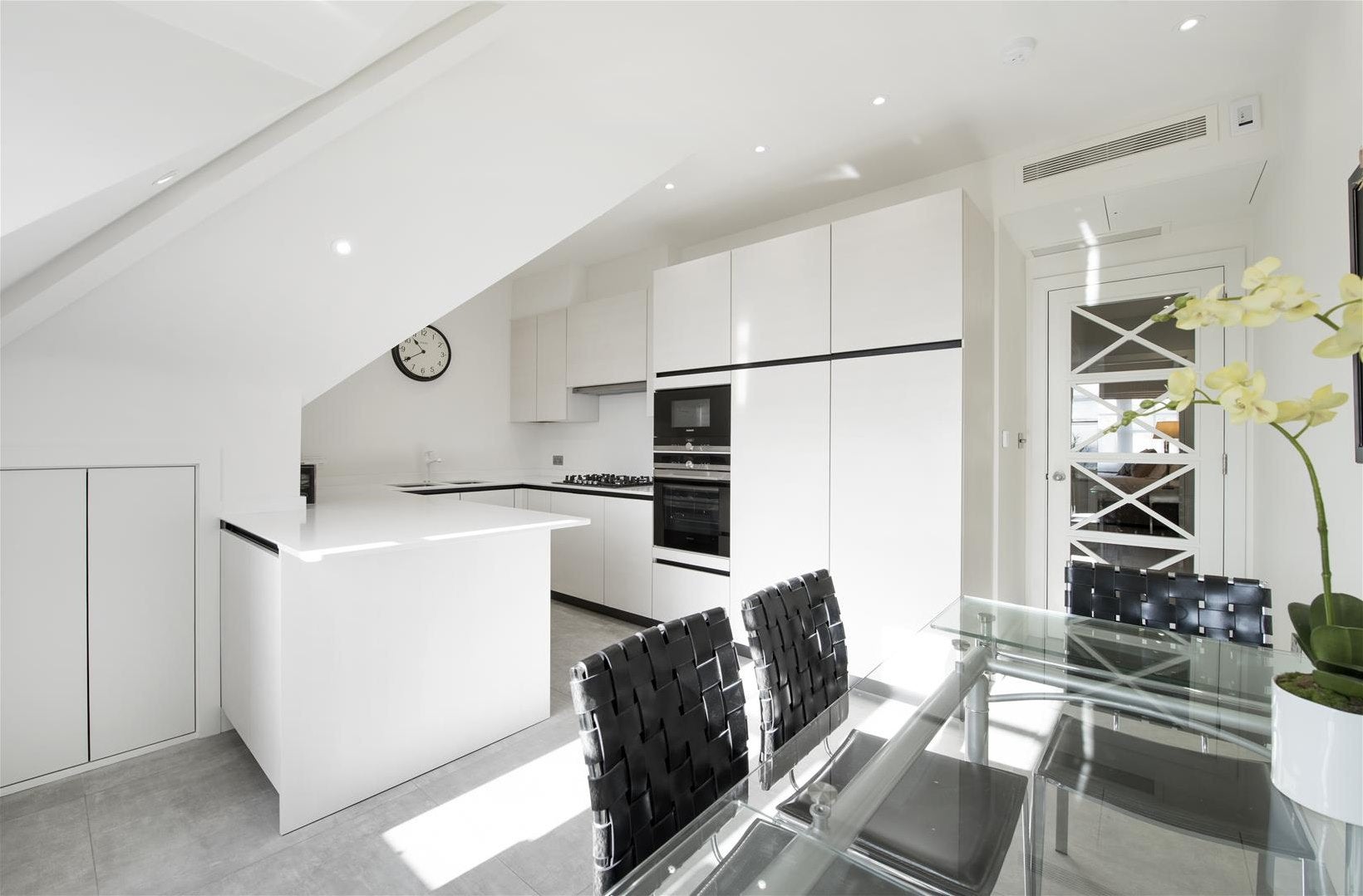 Flat Lyndhurst Road in Greater London