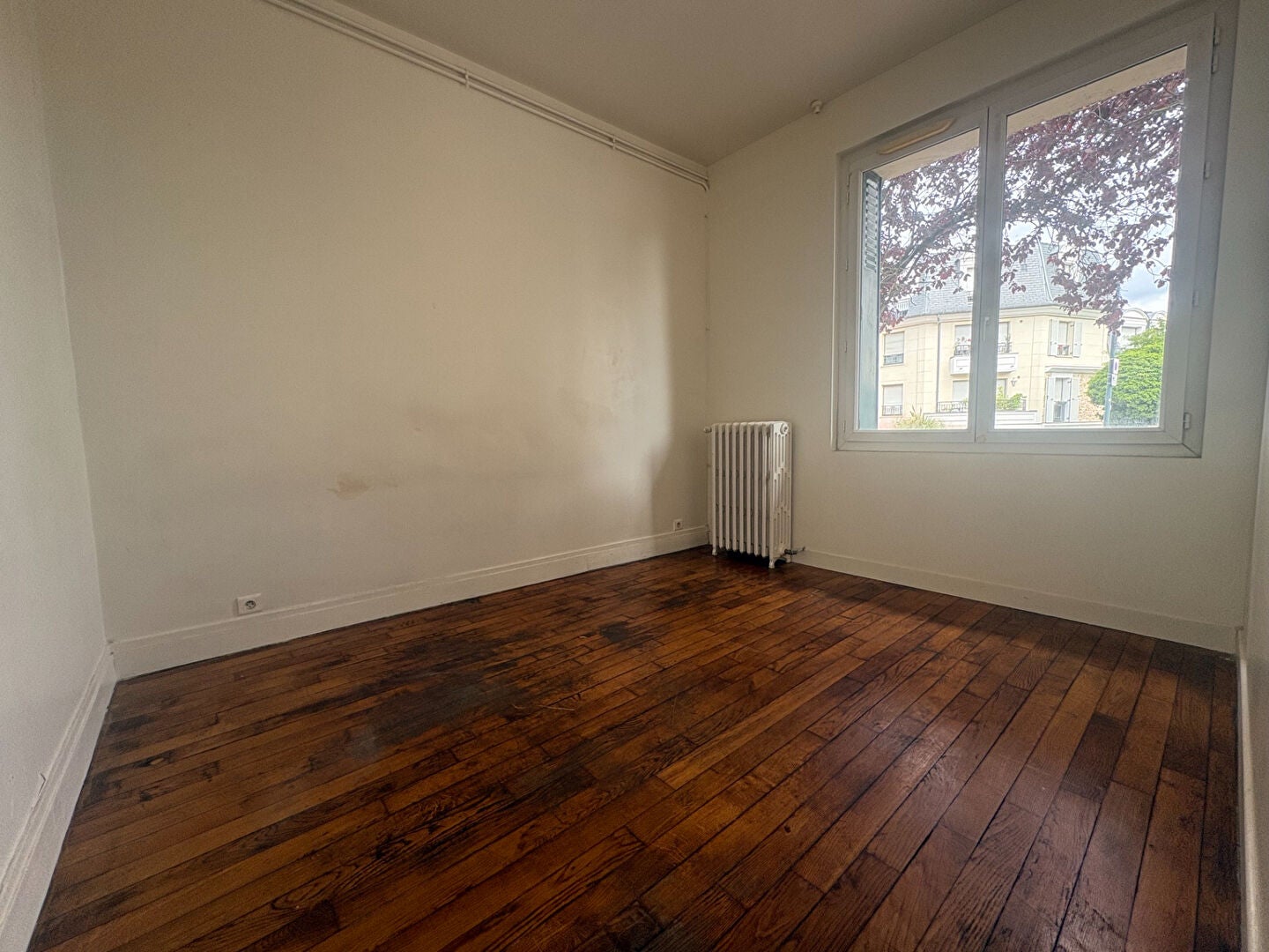 Appartement Allée Jacqueline Auriol à Saint-Cyr-l'École
