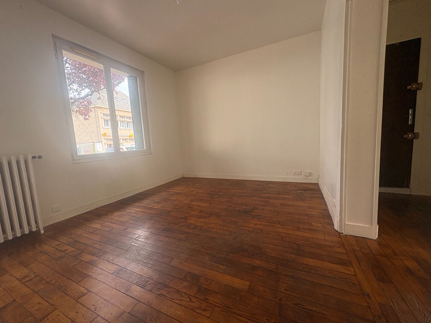Appartement Allée Jacqueline Auriol à Saint-Cyr-l'École
