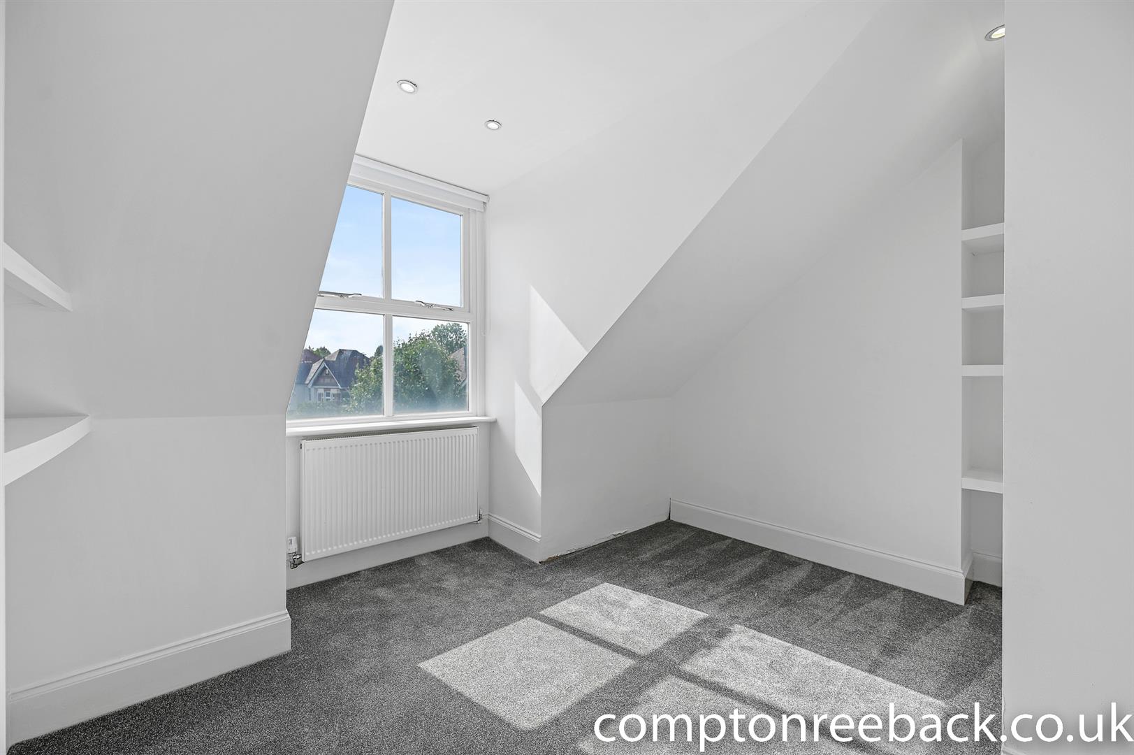 Flat Walm Lane in Greater London