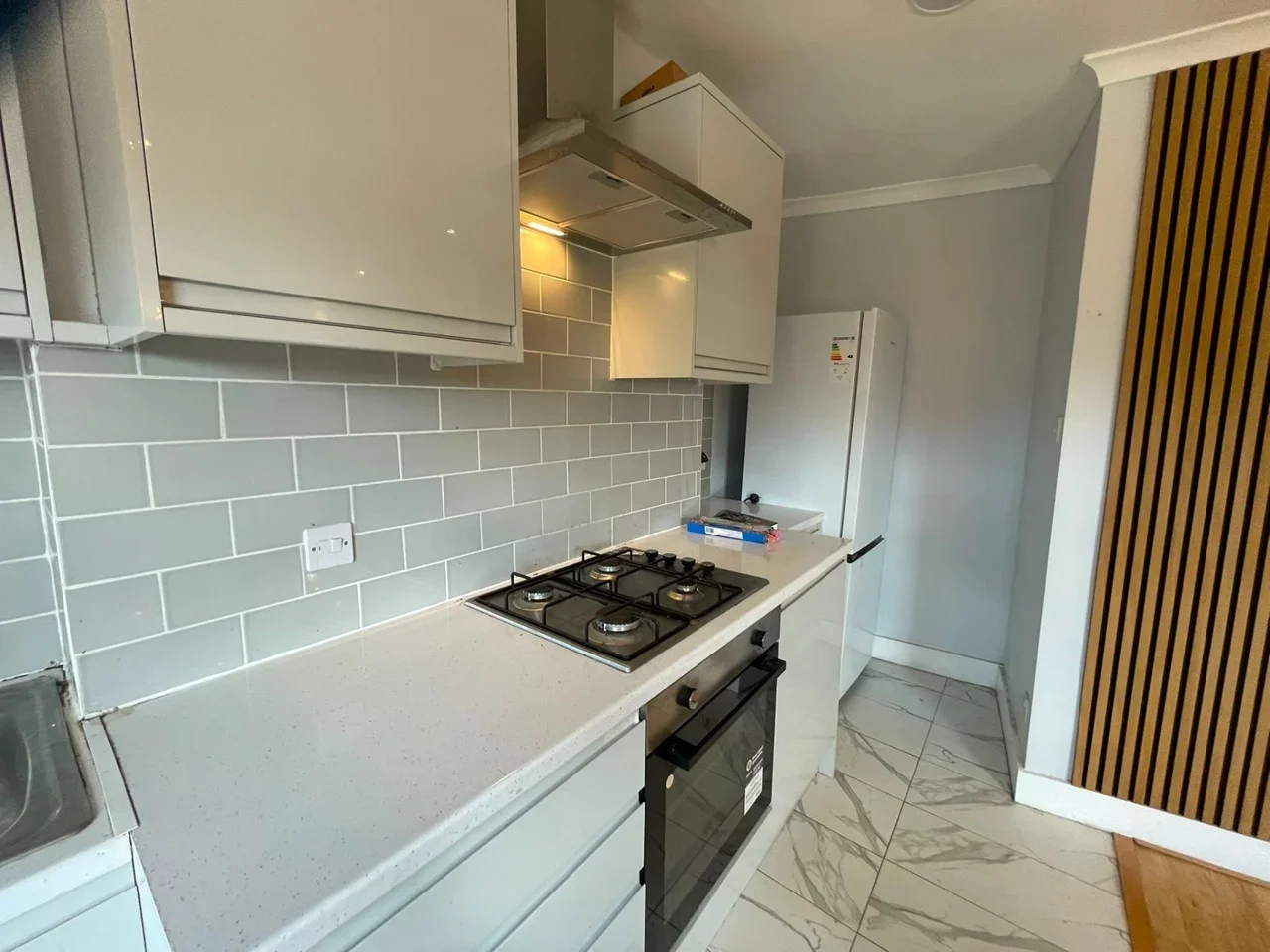 Flat Courthill Road in Greater London