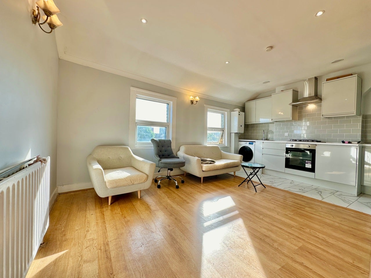 Flat Courthill Road in Greater London