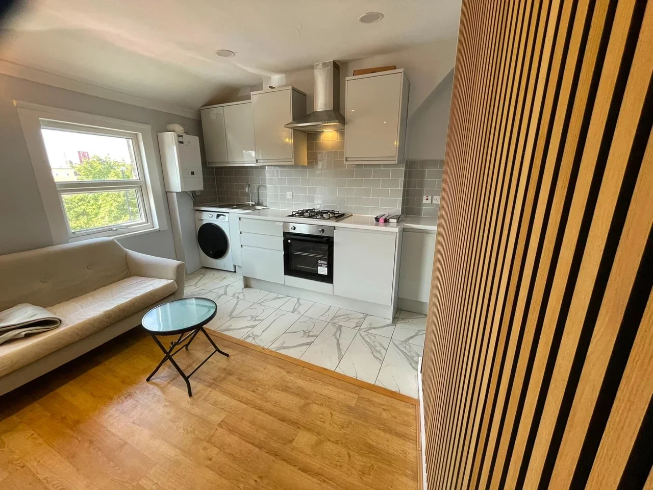 Flat Courthill Road in Greater London