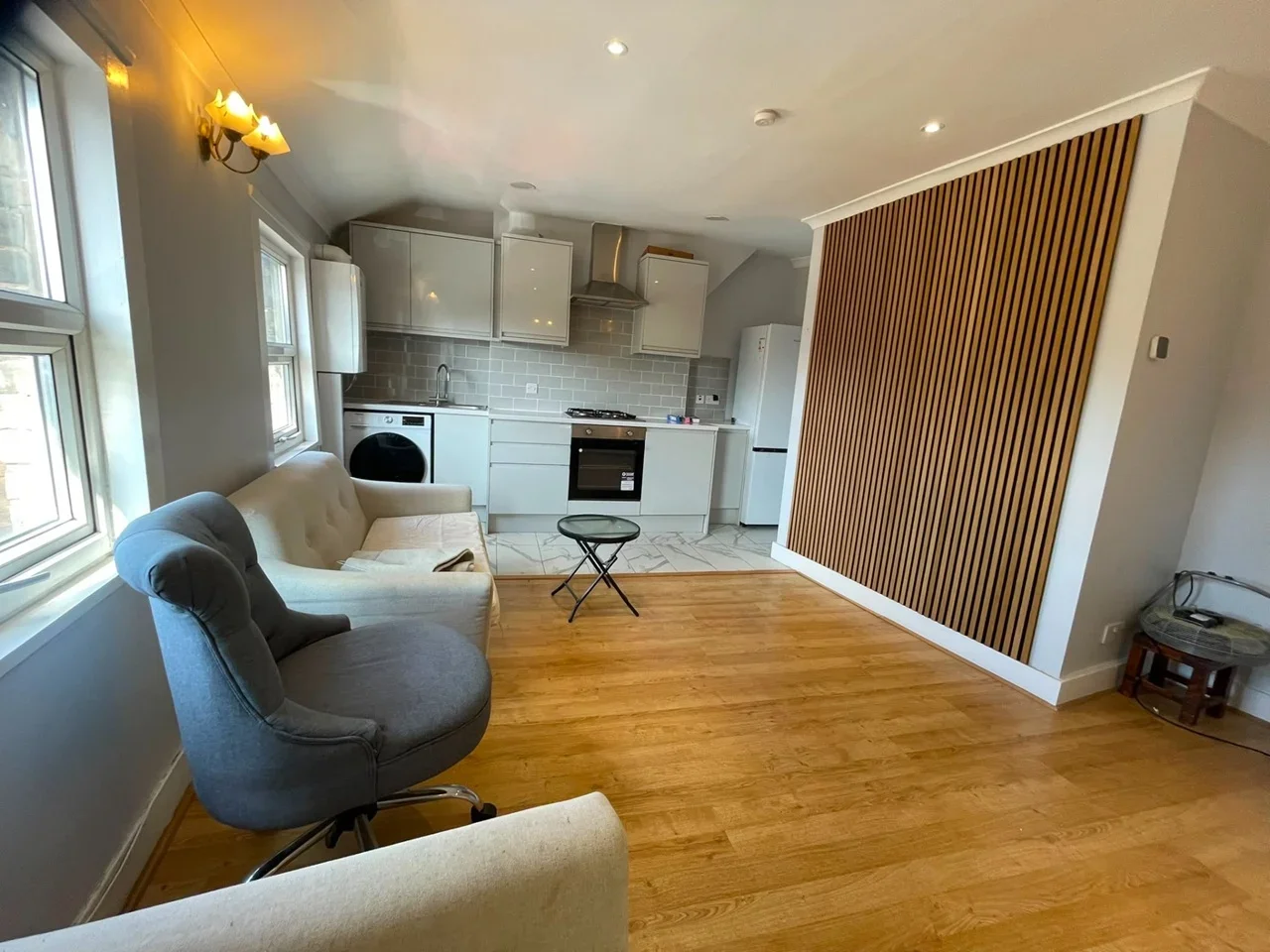 Flat Courthill Road in Greater London
