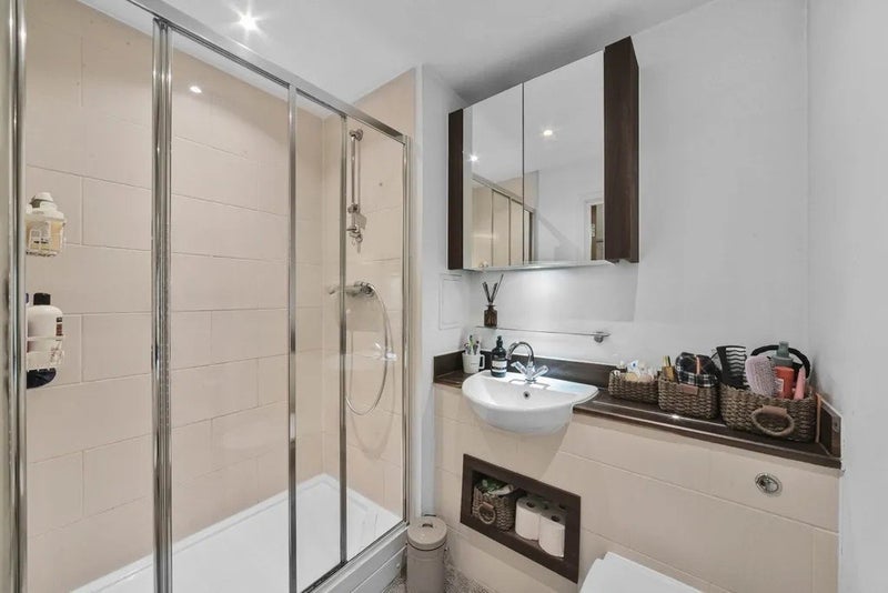 Flat Surrey Quays Road in Greater London