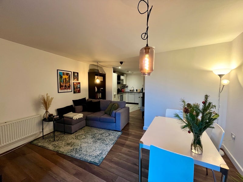 Flat Surrey Quays Road in Greater London
