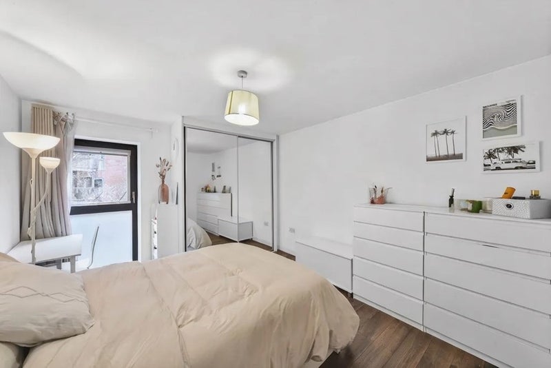 Flat Surrey Quays Road in Greater London