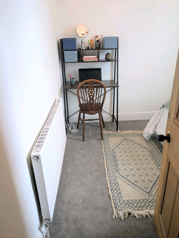 Room Hartley Grove in Leeds