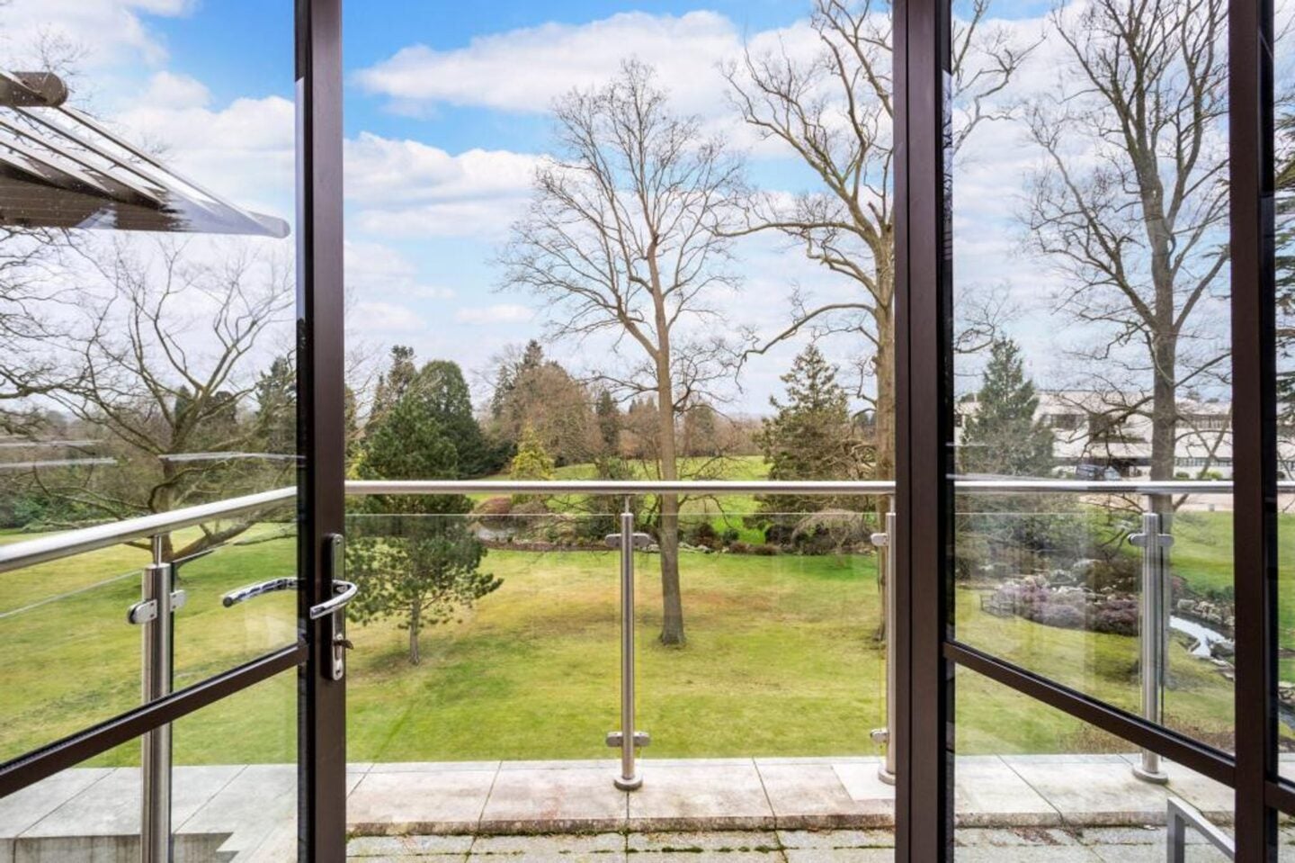 Flat Cavendish Meads in Sunninghill