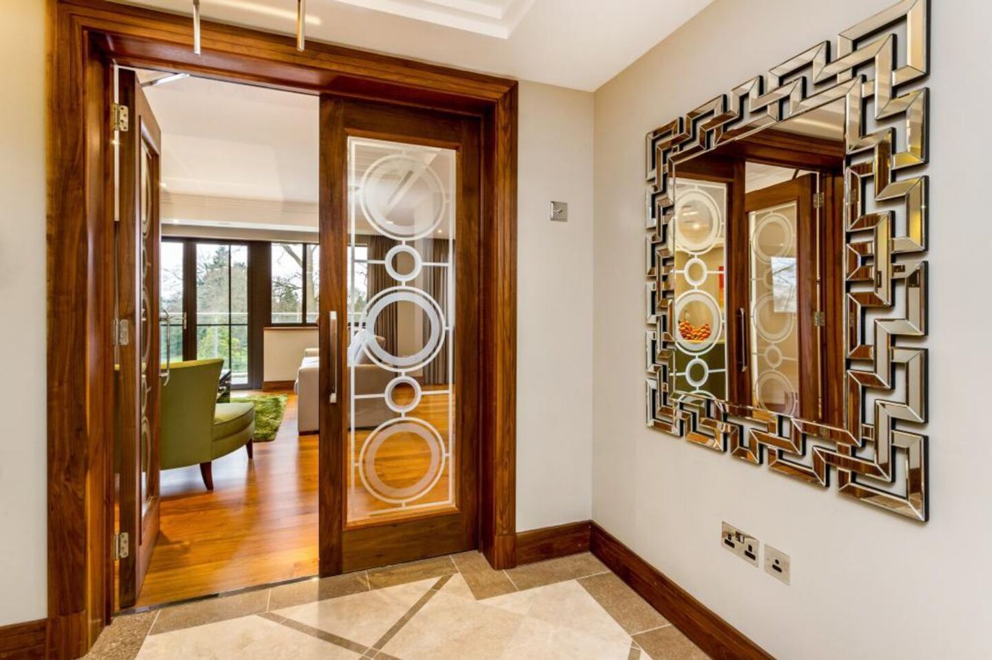 Flat Cavendish Meads in Sunninghill