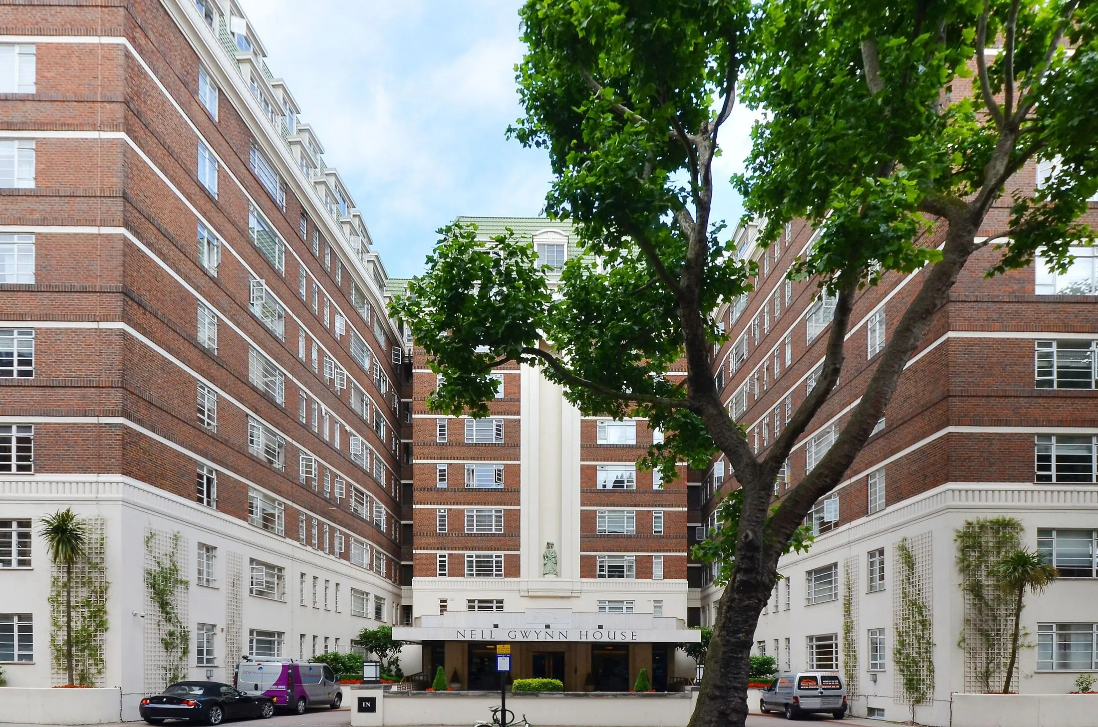 Flat Sloane Avenue in Greater London