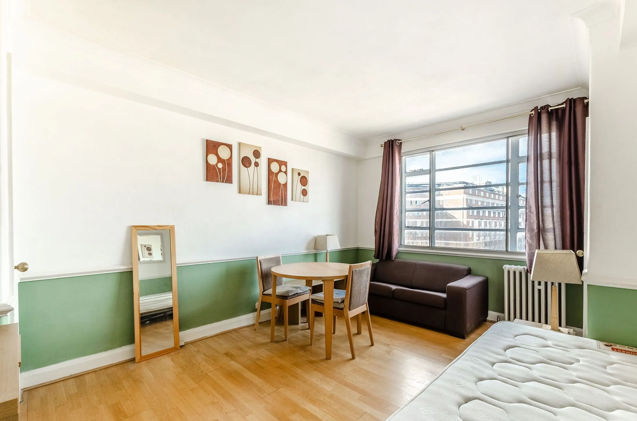 Flat Sloane Avenue in Greater London