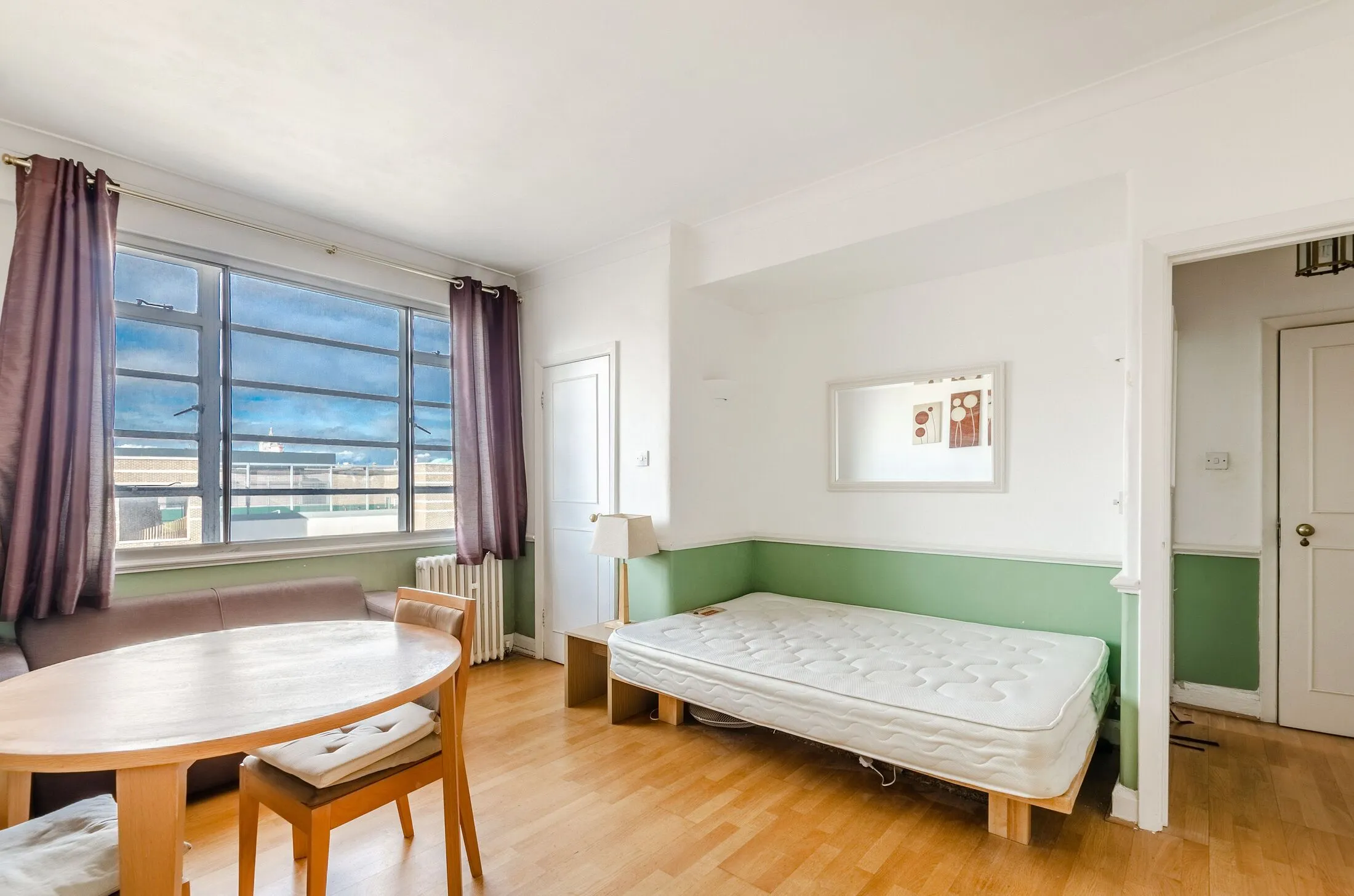 Flat Sloane Avenue in Greater London