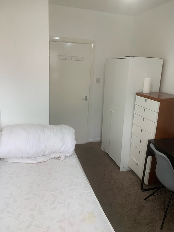 Room Acton Lane in Greater London