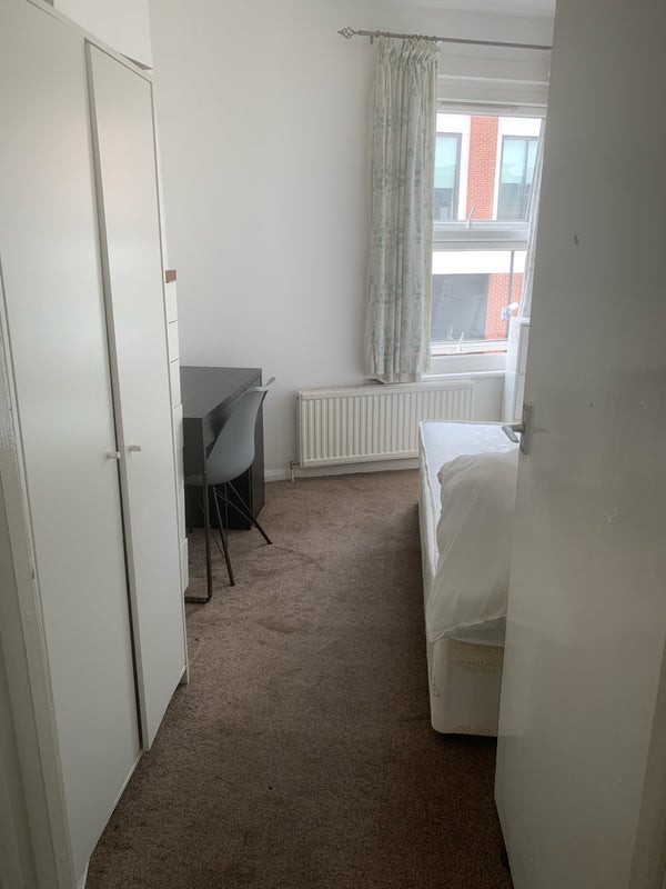 Room Acton Lane in Greater London