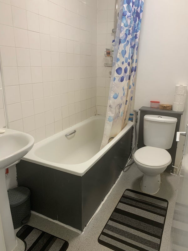 Room Acton Lane in Greater London