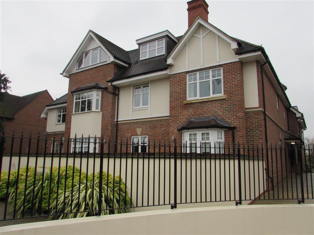 Flat Shoppenhangers Road in Maidenhead