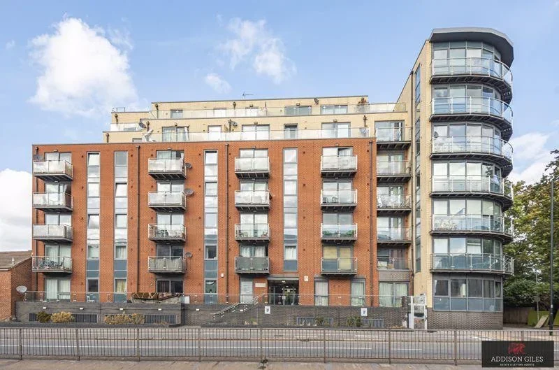 Flat Hartland Close in Slough