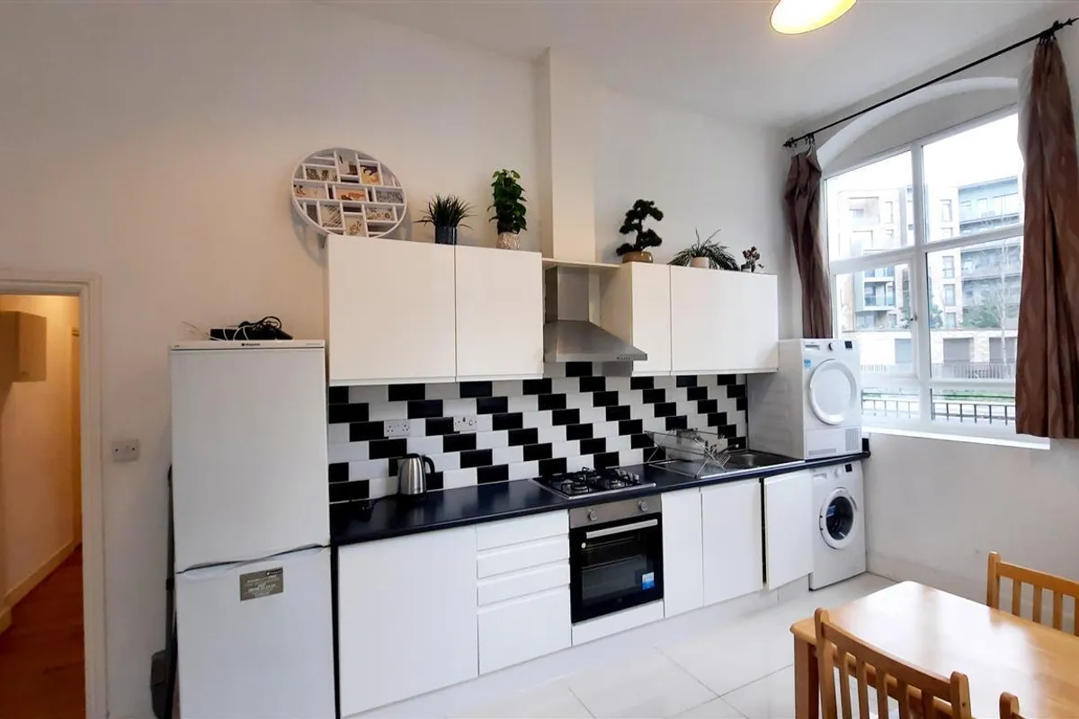 Flat Cambridge Road in Greater London
