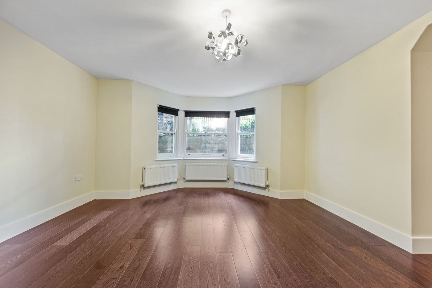 Flat Lordship Park in Greater London