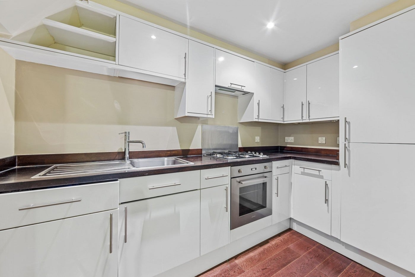 Flat Lordship Park in Greater London