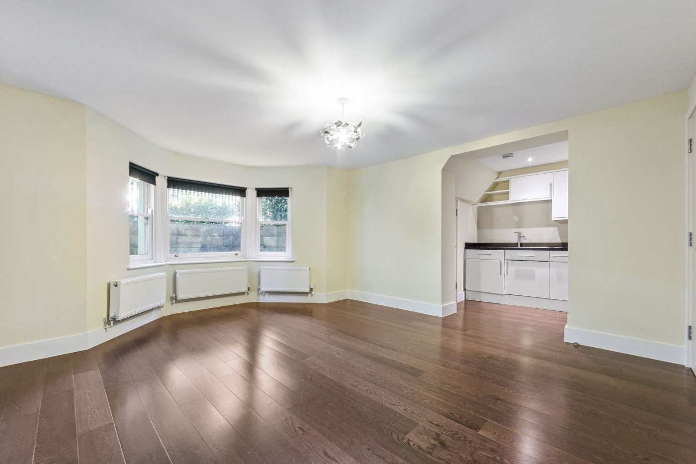 Flat Lordship Park in Greater London
