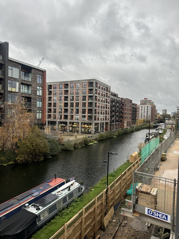 Flat Schwartz Wharf in Greater London