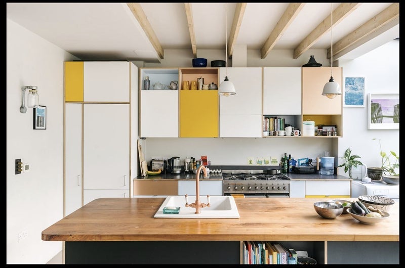 Room Cleveleys Road in Greater London