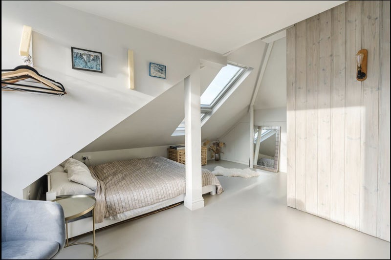 Room Cleveleys Road in Greater London