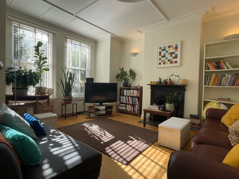 Room Sternhold Avenue in Greater London