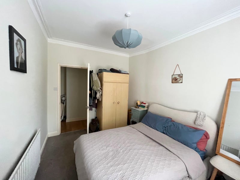 Room Sternhold Avenue in Greater London
