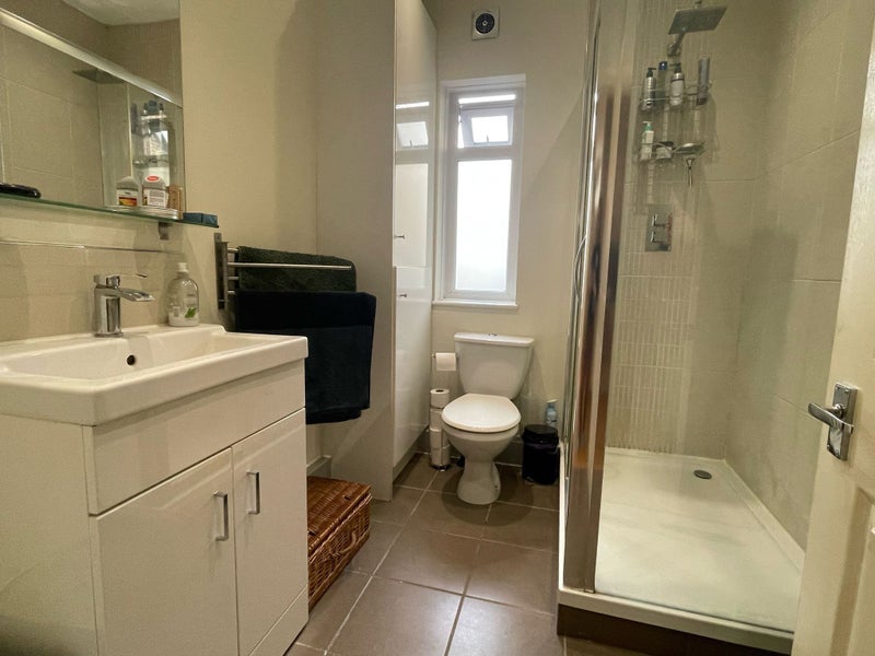 Room Sternhold Avenue in Greater London