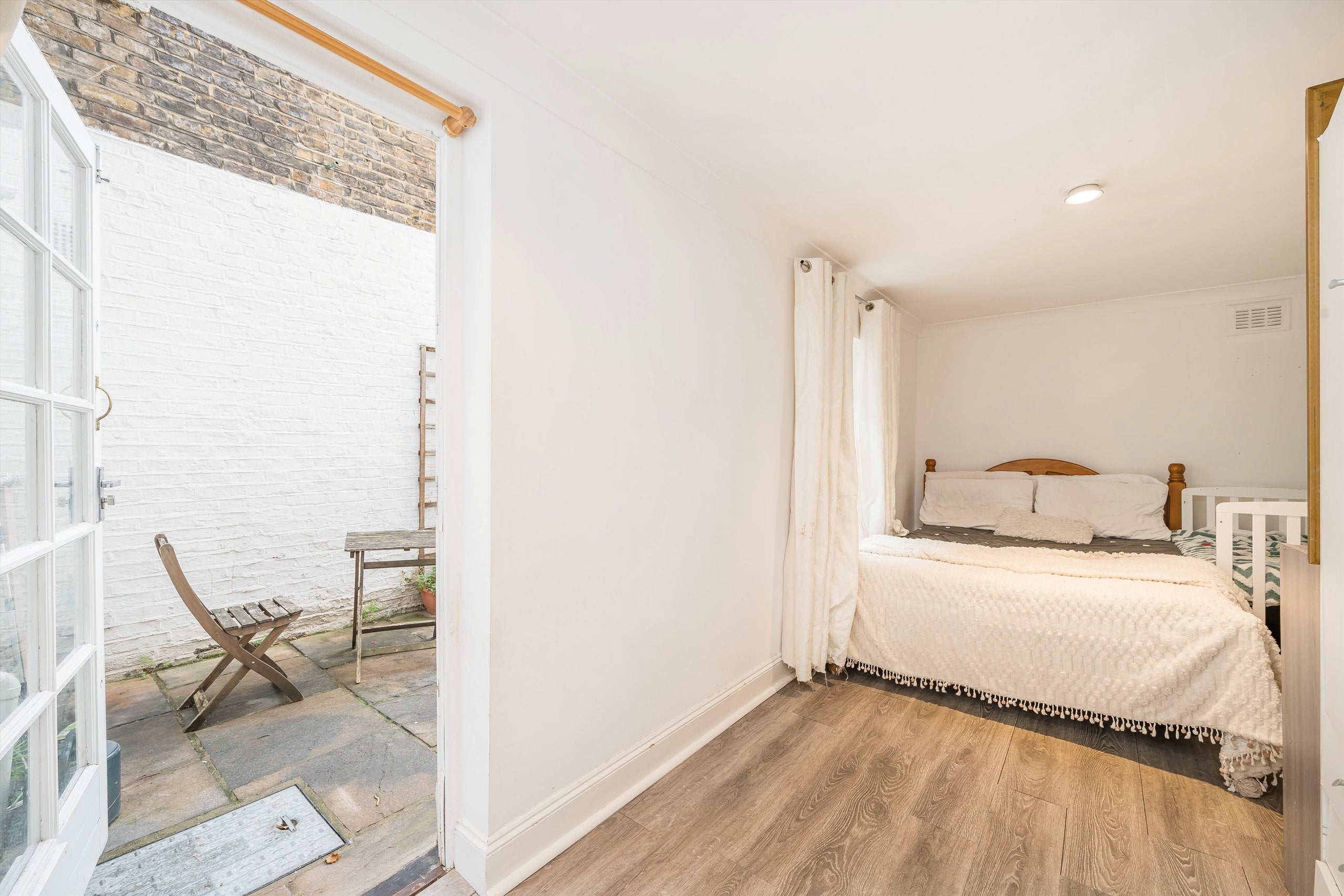 Flat Charlwood Street in City of Westminster
