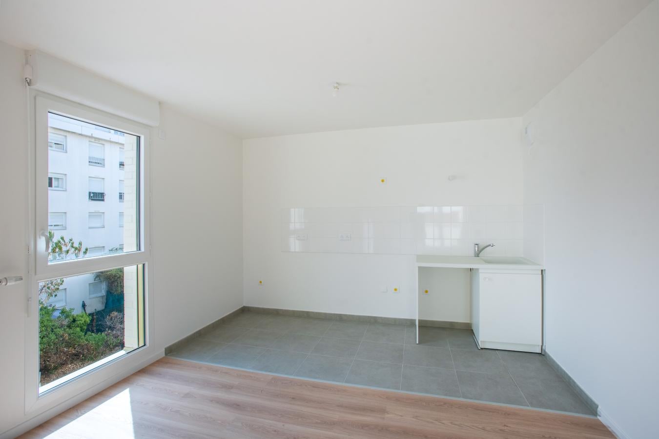 Room Rue Madiraa in Courbevoie