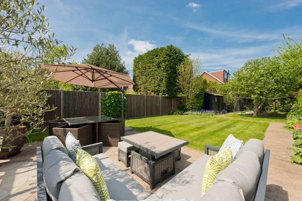 House Kings Road in Elmbridge