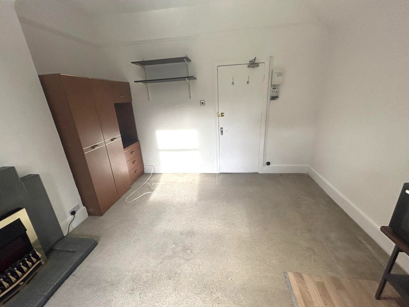 Room Manor Road in Greater London