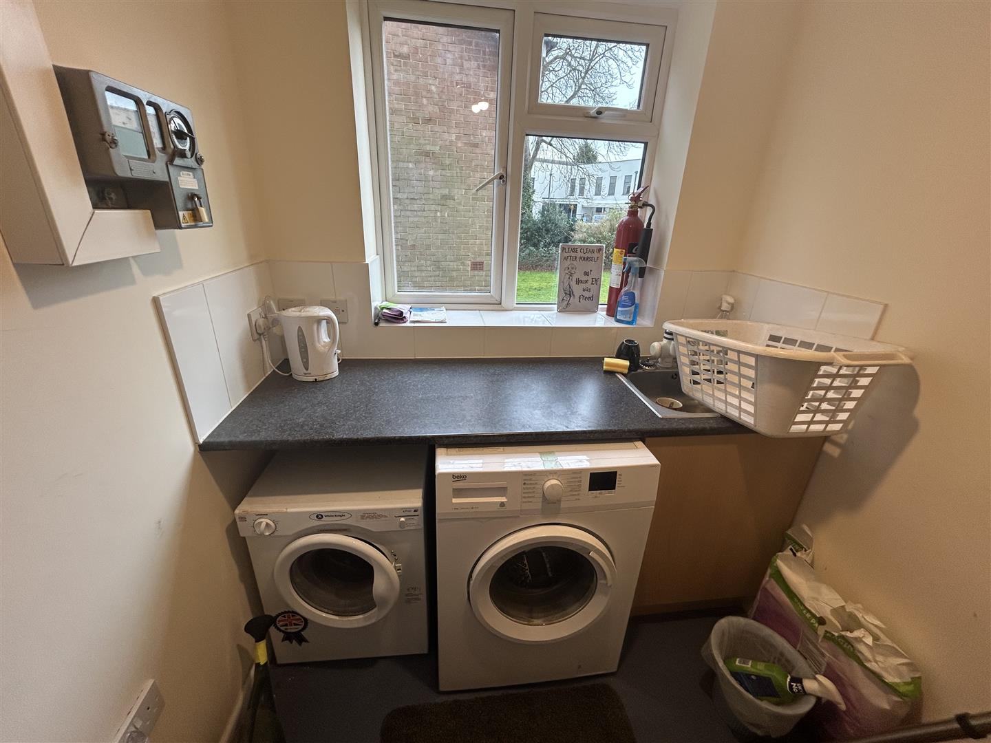 Room Manor Road in Greater London