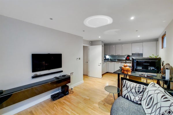 Flat Loampit Vale in London